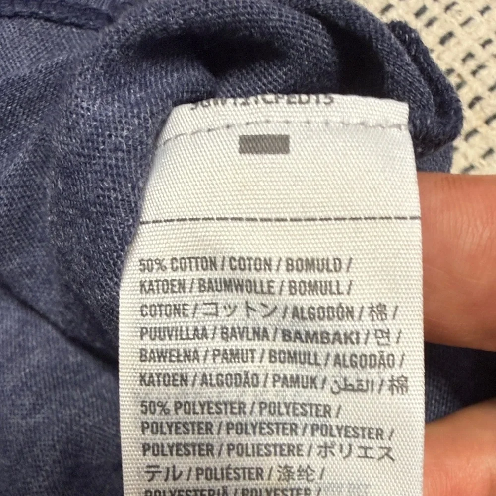 🔥🔥5/$25! Hollister Navy Gray Sleeveless Tank Top with Pink Heart Logo - Picture 3 of 5